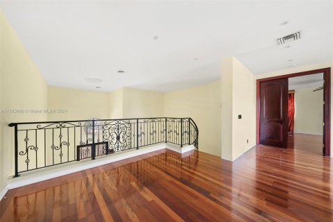 House in Fort Lauderdale, Florida 6 bedrooms, 790.78 sq.m. № 1175901 - photo 14