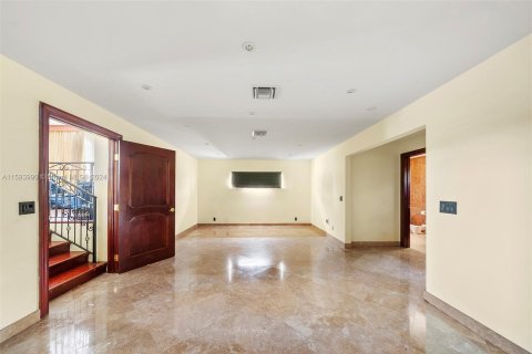 House in Fort Lauderdale, Florida 6 bedrooms, 790.78 sq.m. № 1175901 - photo 8