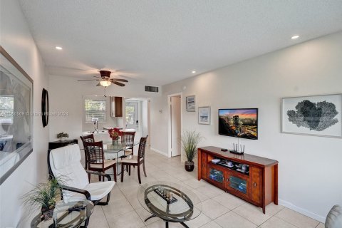 Condo in Lauderdale Lakes, Florida, 1 bedroom  № 1092605 - photo 17