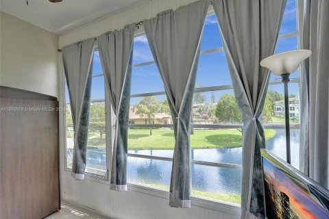 Condo in Lauderdale Lakes, Florida, 1 bedroom  № 1092605 - photo 30