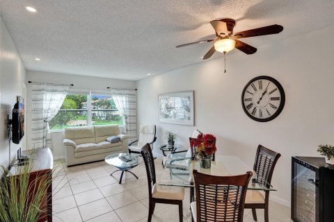 Condo in Lauderdale Lakes, Florida, 1 bedroom  № 1092605 - photo 2