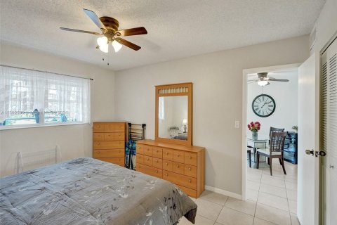 Condo in Lauderdale Lakes, Florida, 1 bedroom  № 1092605 - photo 24