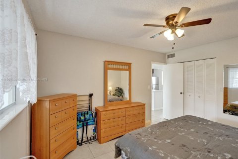 Condo in Lauderdale Lakes, Florida, 1 bedroom  № 1092605 - photo 22