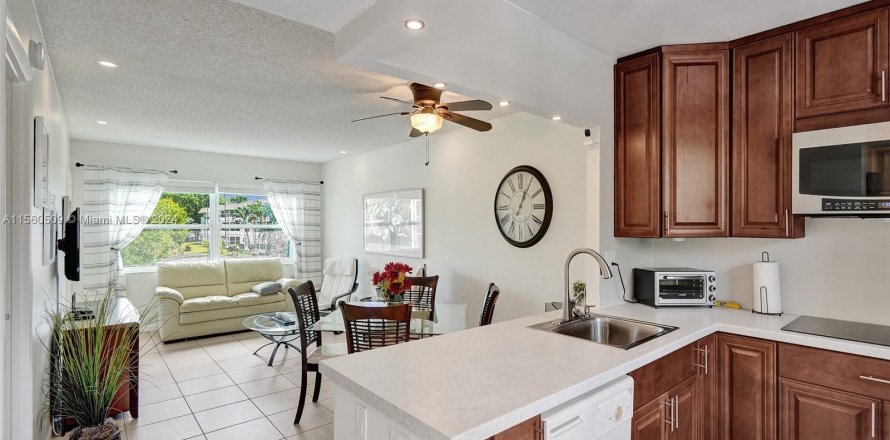 Condo in Lauderdale Lakes, Florida, 1 bedroom  № 1092605