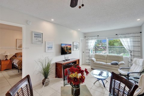 Condo in Lauderdale Lakes, Florida, 1 bedroom  № 1092605 - photo 14