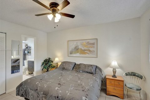 Condo in Lauderdale Lakes, Florida, 1 bedroom  № 1092605 - photo 20