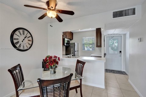 Condo in Lauderdale Lakes, Florida, 1 bedroom  № 1092605 - photo 16