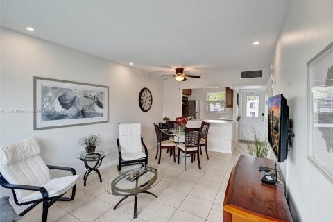 Condo in Lauderdale Lakes, Florida, 1 bedroom  № 1092605 - photo 18