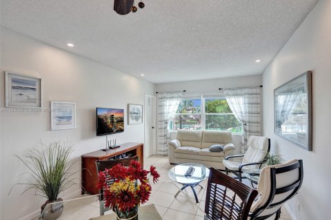 Condo in Lauderdale Lakes, Florida, 1 bedroom  № 1092605 - photo 15