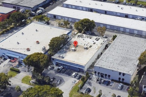 Купить коммерческую недвижимость в Форт-Лодердейл, Флорида № 747642 - фото 1