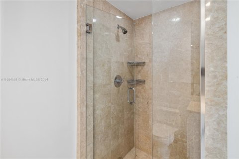 Condo in Miami, Florida, 3 bedrooms  № 1384459 - photo 18