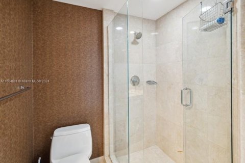 Condo in Miami, Florida, 3 bedrooms  № 1384459 - photo 14