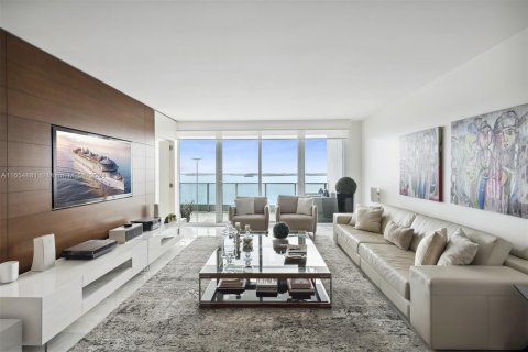 Condo in Miami, Florida, 3 bedrooms  № 1384459 - photo 1