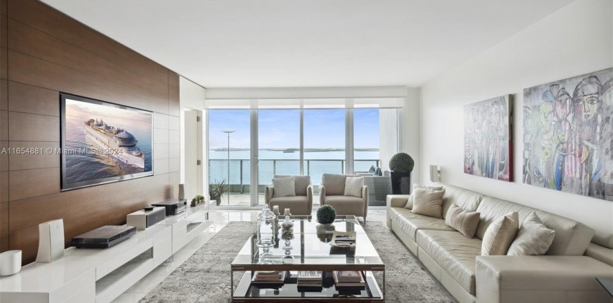 Condo in Miami, Florida, 3 bedrooms  № 1384459