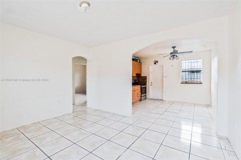 Villa ou maison à vendre à Miami, Floride: 2 chambres, 70.88 m2 № 1384504 - photo 3