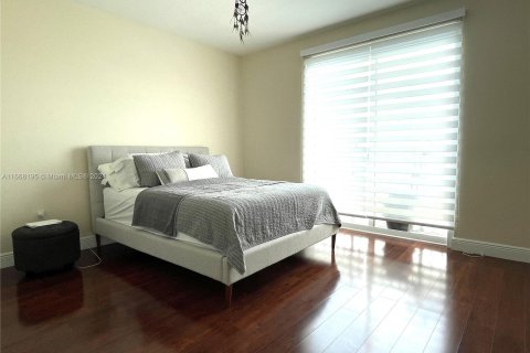 Condo in Miami, Florida, 1 bedroom  № 1384506 - photo 6