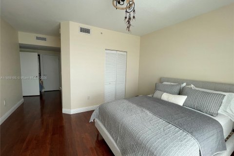 Condo in Miami, Florida, 1 bedroom  № 1384506 - photo 7