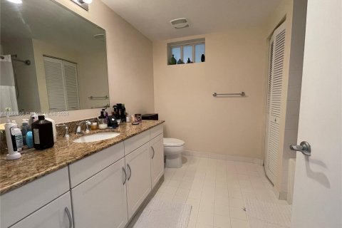 Condo in Miami, Florida, 1 bedroom  № 1384506 - photo 8