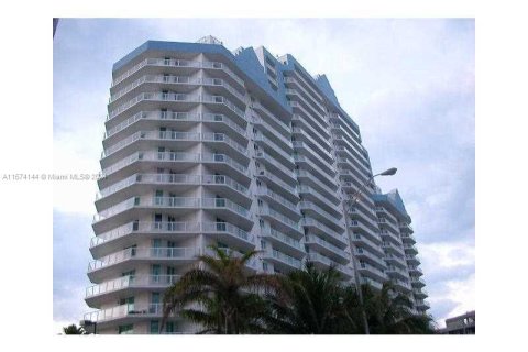 Condominio en venta en Miami Beach, Florida, 2 dormitorios, 88.26 m2 № 1155321 - foto 15