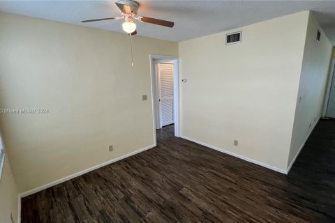 Condominio en venta en Lauderhill, Florida, 1 dormitorio, 67.82 m2 № 1330182 - foto 7