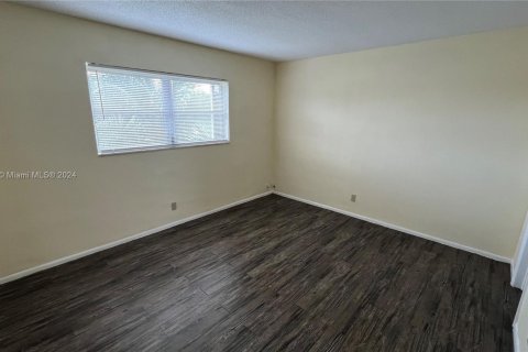 Condominio en venta en Lauderhill, Florida, 1 dormitorio, 67.82 m2 № 1330182 - foto 10