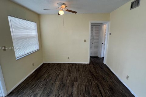 Condo in Lauderhill, Florida, 1 bedroom  № 1330182 - photo 6