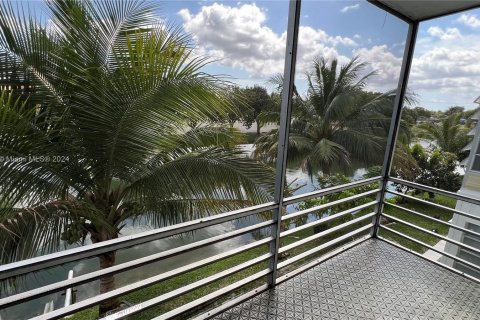 Condominio en venta en Lauderhill, Florida, 1 dormitorio, 67.82 m2 № 1330182 - foto 4