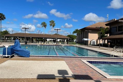 Copropriété à vendre à Pembroke Pines, Floride: 2 chambres, 88.54 m2 № 1330137 - photo 17