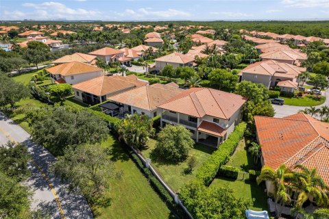 House in Cutler Bay, Florida 5 bedrooms, 366.5 sq.m. № 1330183 - photo 4