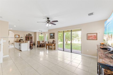 Villa ou maison à vendre à Cutler Bay, Floride: 5 chambres, 366.5 m2 № 1330183 - photo 17