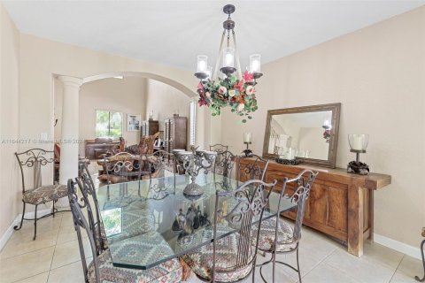 Villa ou maison à vendre à Cutler Bay, Floride: 5 chambres, 366.5 m2 № 1330183 - photo 11