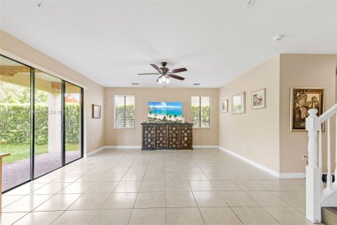 Villa ou maison à vendre à Cutler Bay, Floride: 5 chambres, 366.5 m2 № 1330183 - photo 16