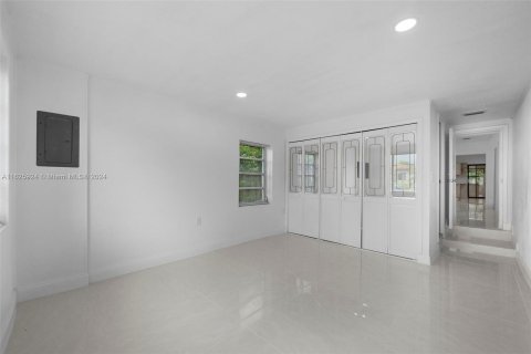 Casa en venta en Miami, Florida, 4 dormitorios, 253.72 m2 № 1272546 - foto 17