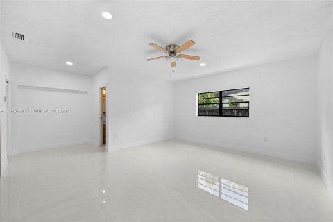 Casa en venta en Miami, Florida, 4 dormitorios, 253.72 m2 № 1272546 - foto 21