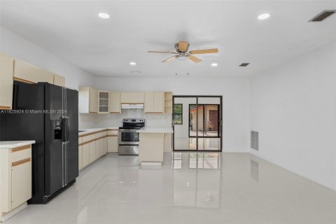 House in Miami, Florida 4 bedrooms, 253.72 sq.m. № 1272546 - photo 8