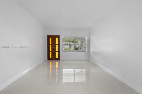 Casa en venta en Miami, Florida, 4 dormitorios, 253.72 m2 № 1272546 - foto 29