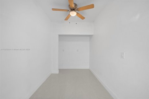 Casa en venta en Miami, Florida, 4 dormitorios, 253.72 m2 № 1272546 - foto 11