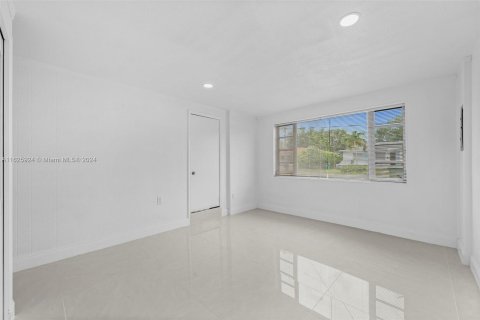 Casa en venta en Miami, Florida, 4 dormitorios, 253.72 m2 № 1272546 - foto 16