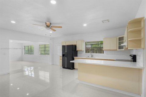 Casa en venta en Miami, Florida, 4 dormitorios, 253.72 m2 № 1272546 - foto 6