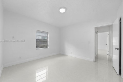 Casa en venta en Miami, Florida, 4 dormitorios, 253.72 m2 № 1272546 - foto 22