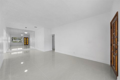 Casa en venta en Miami, Florida, 4 dormitorios, 253.72 m2 № 1272546 - foto 28