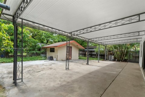 Casa en venta en Miami, Florida, 4 dormitorios, 253.72 m2 № 1272546 - foto 30