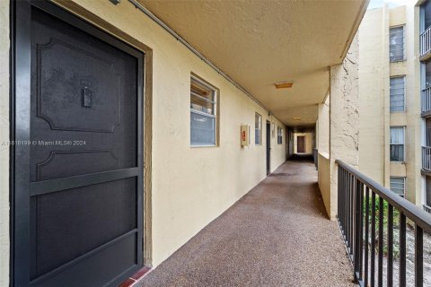 Condo in Plantation, Florida, 2 bedrooms  № 1269281 - photo 2