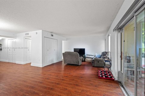 Condo in Plantation, Florida, 2 bedrooms  № 1269281 - photo 8