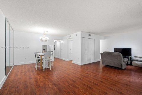 Condo in Plantation, Florida, 2 bedrooms  № 1269281 - photo 7