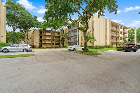 Condo in Plantation, Florida, 2 bedrooms  № 1269281 - photo 1