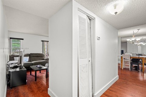 Condo in Plantation, Florida, 2 bedrooms  № 1269281 - photo 16