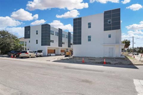 Touwnhouse à vendre à Tampa, Floride: 4 chambres, 200.2 m2 № 840271 - photo 6