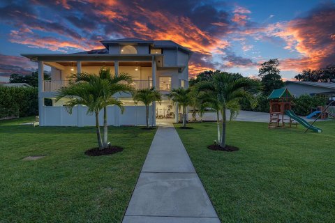 House in Palm City, Florida 3 bedrooms, 231.61 sq.m. № 1208124 - photo 23