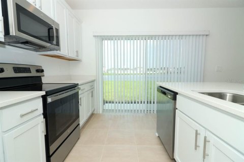 House in Edgewater, Florida 3 bedrooms, 139.35 sq.m. № 1317762 - photo 10